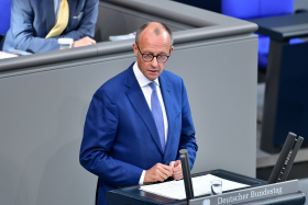 Friedrich Merz im Plenum am Rednerpult