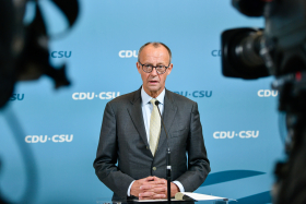 Friedrich Merz gibt ein Statement vor der Fraktionssitzung ab