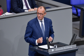 Friedrich Merz hält eine Rede im Plenum des Deutschen Bundestags