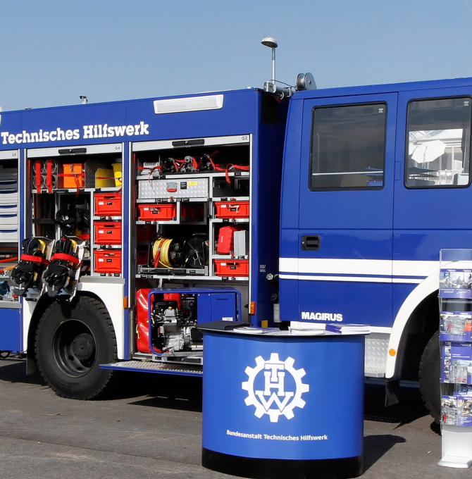 THW Fahrzeug - ILA 2012 - Berlin Air Show auf dem Ausstellungsgelände des Flughafen Schönefeld bei Berlin am 11.09.2012.