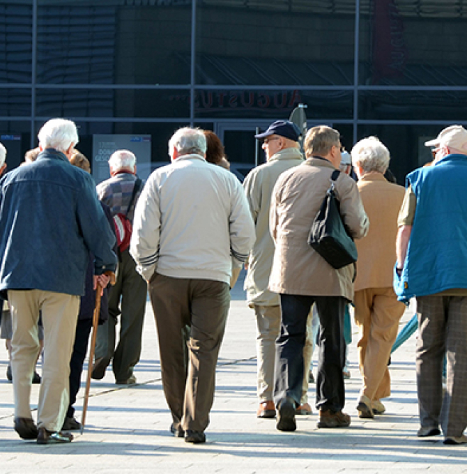 Bild mit einer Gruppe von Rentnern