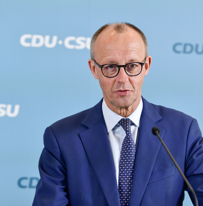 Friedrich Merz gibt ein Statement vor der Fraktionssitzung ab