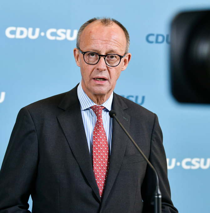 Friedrich Merz gibt ein Statement vor der Fraktionssitzung der CDU/CSU ab