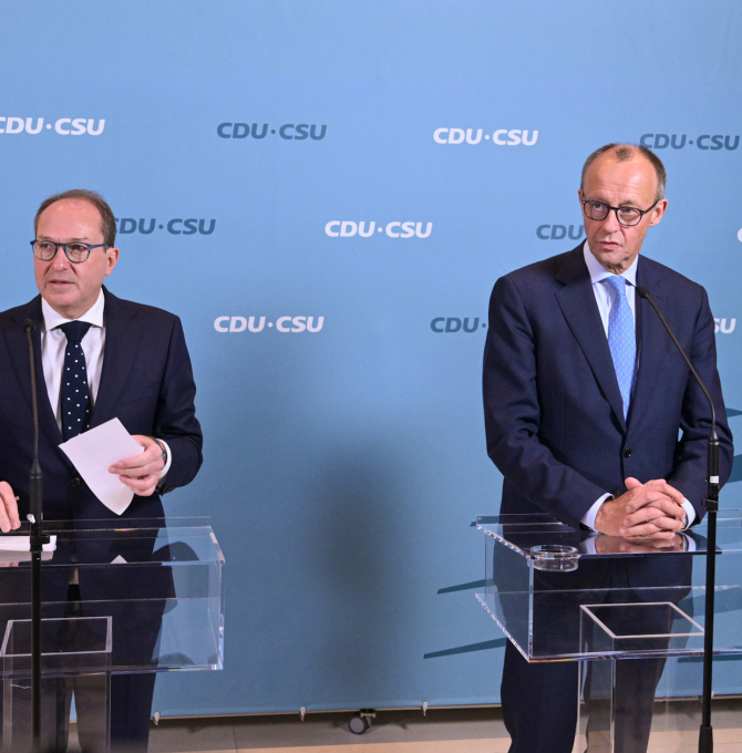 Friedrich Merz & Alexander Dobrindt geben ein Statement vor der Fraktionssitzung ab