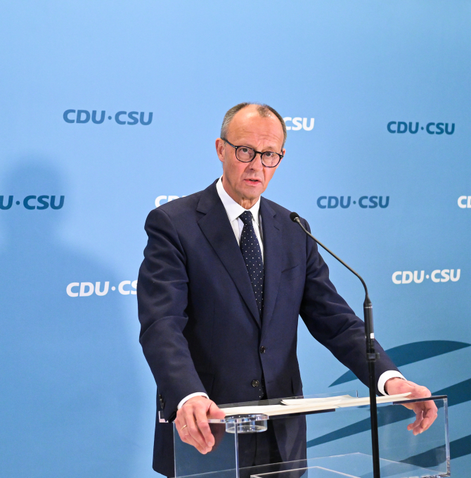 Friedrich Merz gibt ein Statement ab